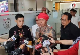 Panglima Jilah Agustinus saat memberikan keterangan pers di Jakarta, Rabu (9/8)