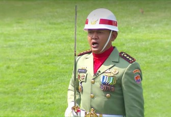 Danmenarmed 2 Kostrad Kolonel Arm Joko Setiyo Kurniawan saat menjadi komandan upacara HUT Kemerdekaan RI ke 78 di Istana Merdeka Jakarta, Kamis (17/8) 
