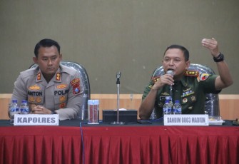 Dandim 0803/Madiun Letkol Inf Meina Helmi saat memberikan pengarahan, Senin (28/8)