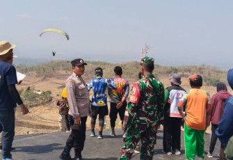 Pengamanan even Porprov Jatim Cabor Paralayang di wilayah desa binaan 