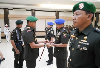 Pangdam IX Udayana Mayjen TNI Harfendi saat sertijab, Senin (28/8)