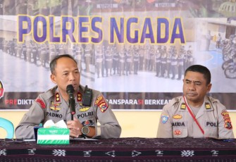 Kapolres Ngada AKBP Padmo Arianto saat memberikan pengarahan, Selasa (29/8)