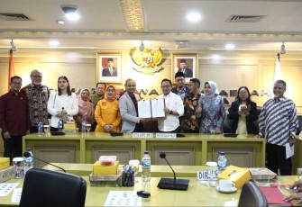 Ketua Komite I DPD RI Fachrul Razi bersama Mendagri Tito Karnavian di Jakarta, Senin (4/9)
