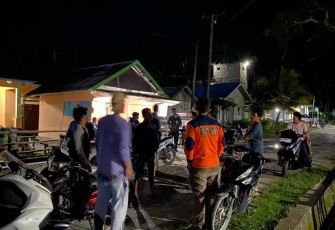 BPBD Kabupaten Donggala saat mengevakuasi pengungsi korban gempabumi, Sabtu (9/9)