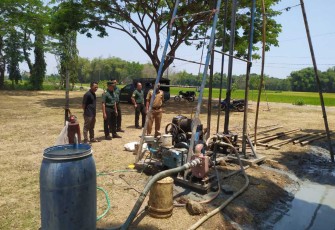 Program TNI Manunggal Air Kodim 0803/Madiun di desa Jerukgulung, Selasa (12/9)