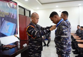 Dankolat Koarmada III Kolonel Laut (P) Ahmad Muharram dalam Pelatihan Electronic Navigation Chart, Selasa (19/9) 