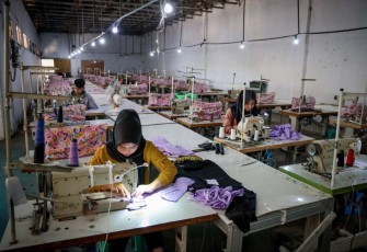 Ilustrasi pekerja industri tekstil 