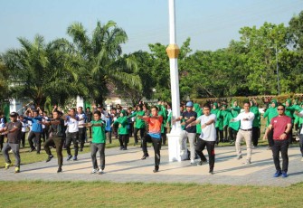 Olahraga bersama di lapangan kantor Bupati Balangan, Jum'at (29/9)