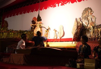 Koarmada II Gelar Pertunjukan Wayang Kulit