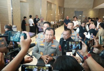 Kapolda Jatim Irjen Pol Dr Toni Harmanto saat memberikan keterangan pers, Selasa (10/10) 