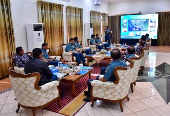 Komandan Puspenerbal Ikuti Paparan Panitia Sail Teluk Cendrawasih 2023 Kepada Kasal 
