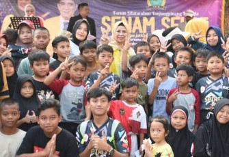 Dewi Ansar Ikuti Senam Sehat dan Gotong Royong Bersama Masyarakat Tanjung Pinang 