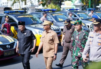 Dandim 0801/Pacitan Letkol Inf Roliyanto saat inspeksi pasukan operasi Mantap Brata, Selasa (17/10)