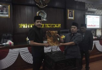 Wakil Bupati Trenggalek, Syah Muhamad Natanegara, saat mengikuti sidang paripurna di DPRD Kabupaten Trenggalek, Jum'at (20/10/2023)