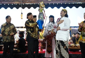 Panglima TNI Laksamana TNI Yudo Margono, S.E.,M.M., pada acara Living Intangible Cultural Heritage (ICH) Forum ke-3 yang mengangkat tema “Actuating Culture As Bridge Building of Humanity”, bertempat di Gedung Pewayangan Kautaman TMII Jakarta Timur, Selasa (7/11/2023). 