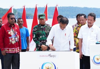 Puncak acara Sail Teluk Cenderawasih 2023 dengan tema "Memantapkan Kedaulatan Maritim Indonesia di Pacific" digelar di Kawasan Pantai Semau, Kabupaten Biak Numfor, Provinsi Papua, Kamis (23/11/2023)..