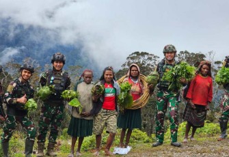 Program BOHAI Satgas Yonif PR 330/Tri Dharma di Kabupaten Intan Jaya, Jum'at (24/11)