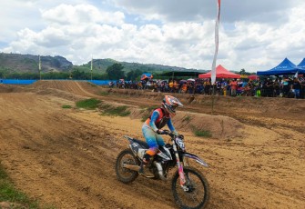​​Kejuaraan grasstrack dan motocross di Pati