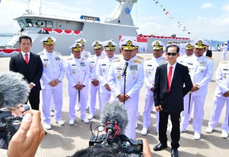 Kasal Laksamana TNI Muhammad Ali saat memberikan keterangan pers di Batam, Rabu (20/12)