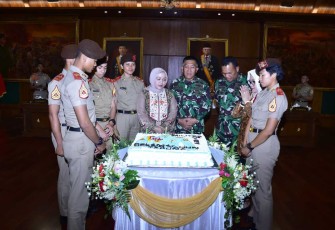 Ibu asuh akmil