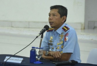 Danlanud Husein Sastranegara Kolonel Pnb I Gusti Putu Setia ketika mberikan Jam Komandan personel militer dan PNS, Rabu (11/1)