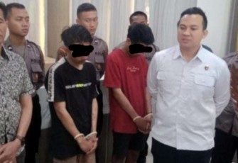 FM (21) dan DA (19) pelaku perusakan tugu Asmaul Husna di pertigaan Kecamatan Tanjunganom Kabupaten Nganjuk 