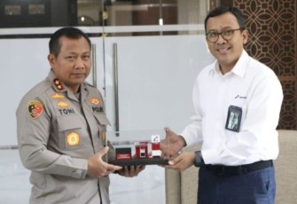 Kapolda Jatim Irjen Pol Toni Harmanto bersama Tim PT Pertamina Niaga