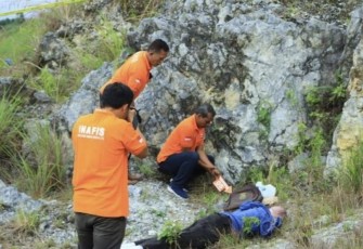 Kapolres Samosir AKBP Yogie Hardiman bersama Tim Labfor Polda Sumut gerak cepat olah TKP dilokasi meninggalnya Bripka Arfan Saragih