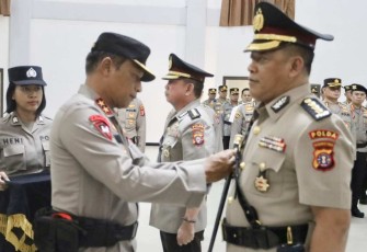 Kapolda Kalteng Irjen Pol Drs Nanang Avianto saat sertijab 