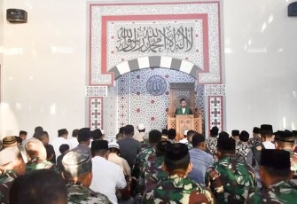 Sholat Ied di masjid Jenderal Soedirman Korem 081/DSJ, Sabtu (22/4)