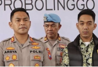 Kapolres Probolinggo AKBP Teuku Arsya Khadafi saat memberikan keterangan pers