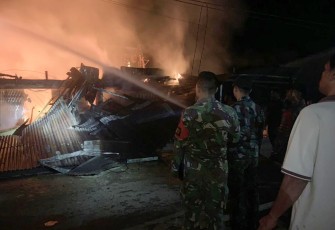 Padamkan kebakaran ruko di perbatasan 