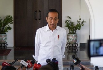 Presiden Joko Widodo menyampaikan keterangan di hadapan awak media di Istana Merdeka, Jakarta, pada Jumat, 6 Oktober 2023