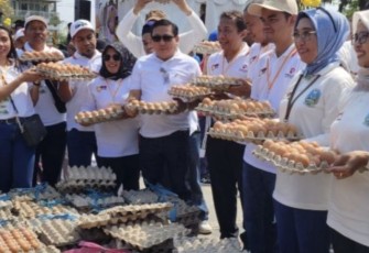 Peringatan Hari Ayan dan Telur Nasional 2023 di Halaman Kantor Bupati Blitar, Jatim, Minggu (15/10)