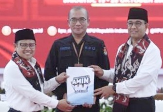 Anies Baswedan - Cak Imin usai mendaftar Capres-Cawapres Pemilu 2024 di KPU, Jakarta, Kamis (19/10)