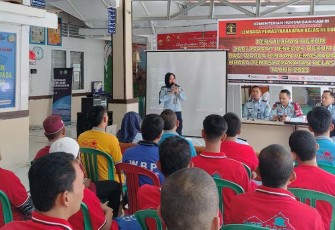Kabid HAM Kementerian Hukum dan HAM memberikan penyuluhan hukum kepada Warga Binaan Pemasyarakatan Lapas Suliki.