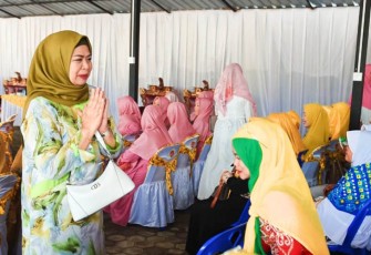 Dewi Ansar saat Buka Festival Kompang Bintan
