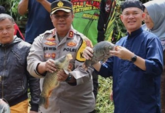 Walikota Pagar Alam dan Kapolres saat Panen Raya Ikan Bersama Warga Dusun Gunuagung Tengah 