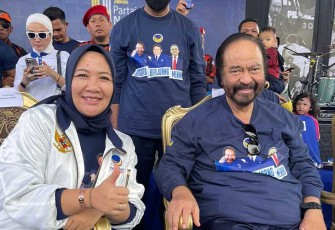 Jenny Shandiyah saat bersama Surya Paloh 