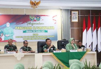 Pangdam Mayjen TNI Yanuar Adil saat memberi pengarahan ke prajurit, PNS dan Persit KCK Cabang XVIII Dim 0407 Koorcab Rem 041 PD/II Sriwijaya.