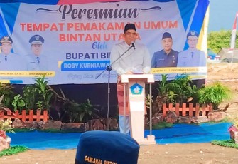 Bupati Bintan saat Resmikan Lahan TPU Bintan Utara