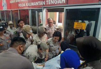 Rumah Sakit (Rumkit) Bhayangkara Tingkat III Palangka Raya menggelar test urine terhadap para personelnya, Selasa (19/9/23) pagi.