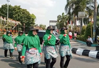 Regu Persit Cabang XXXIX dipimpin langsung Ketua Cabang Ny. Tiwi Catur Irawan