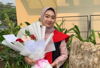 Putri Cholillah Azza, lulusan Program Studi Komunikasi Universitas Pertamina (UPER) angkatan 2019. 