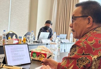 Walikota Bitung saat presentasi tentang pembangunan daerah