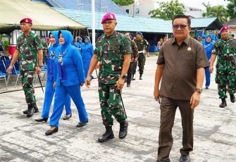 Walikota Bitung saat menerima Kunjungan Danpasmar 2