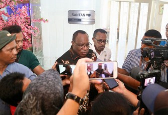 Wempi setelah membuka Workshop Percepatan Pembangunan Papua Perspektif Otonomi Khusus (Otsus) dan Daerah Otonomi Baru di Hotel Horison Kotaraja, Kota Jayapura, Papua, Selasa (24/10/2023).