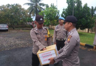 Bantu Warga yang Membutuhkan, Polsek Giri Mulya Sedekah Bersama