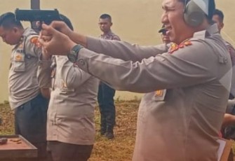 Tingkatkan Kemampuan, Kapolres Bengkulu Utara Pimpin Latihan Menembak