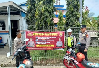 Patroli Dialogis Personel KSKP, Pasang Spanduk Imbauan Kamtibmas Dikawasan Pelabuhan Pulau Baai